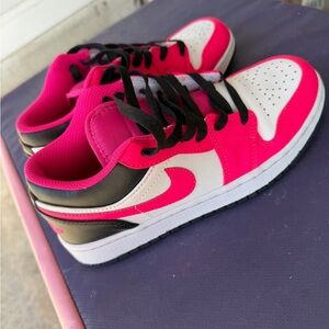 Low-Top Sneakers in Hot Pink and White